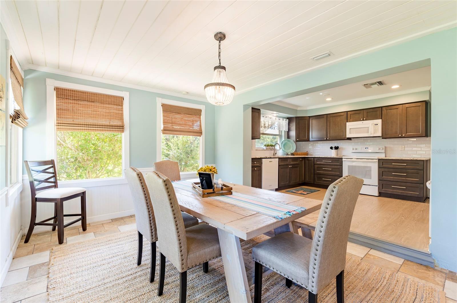 2849 SUNSET BLVD, BELLEAIR BLUFFS, FL, 33770