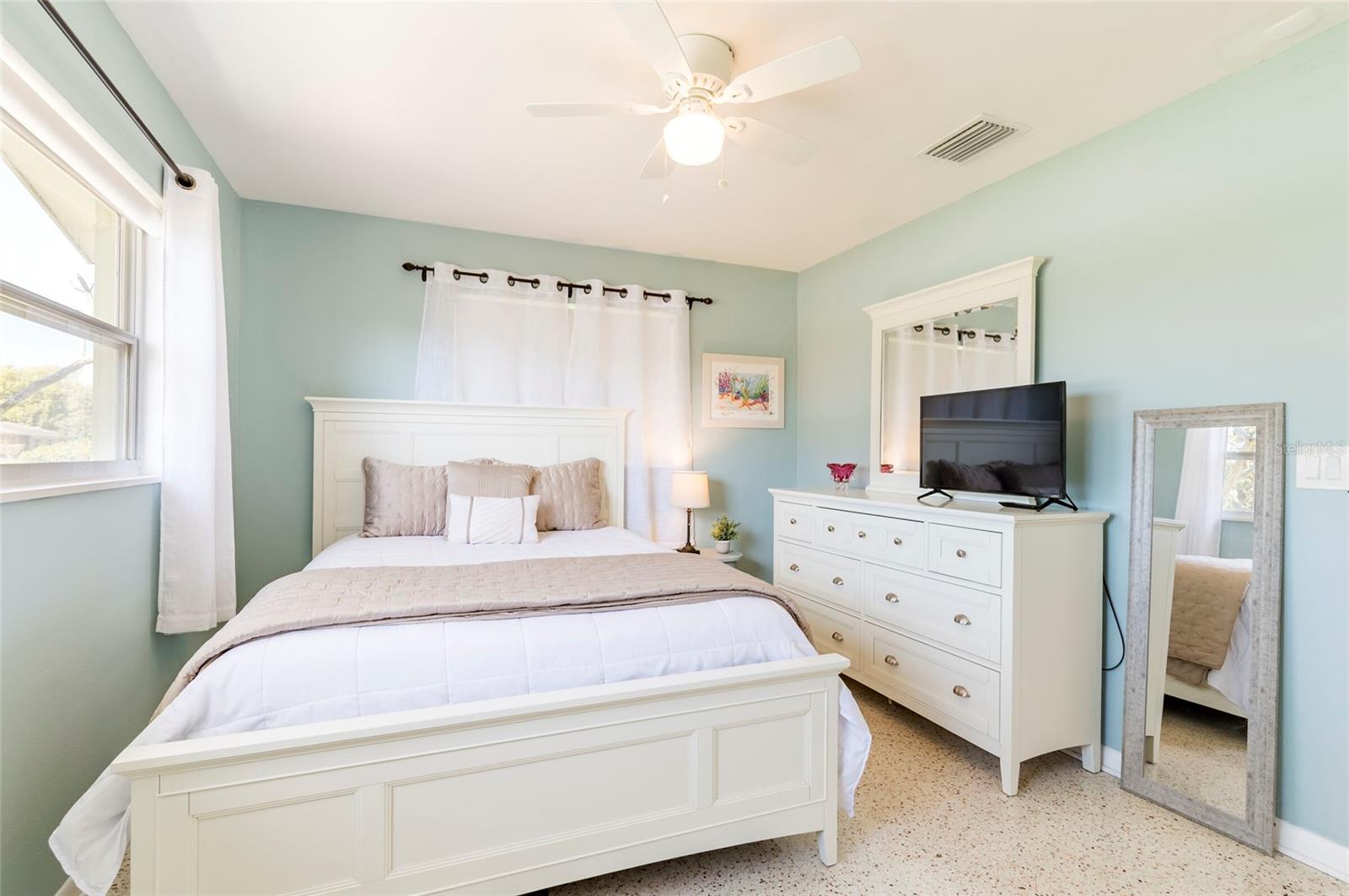 2849 SUNSET BLVD, BELLEAIR BLUFFS, FL, 33770