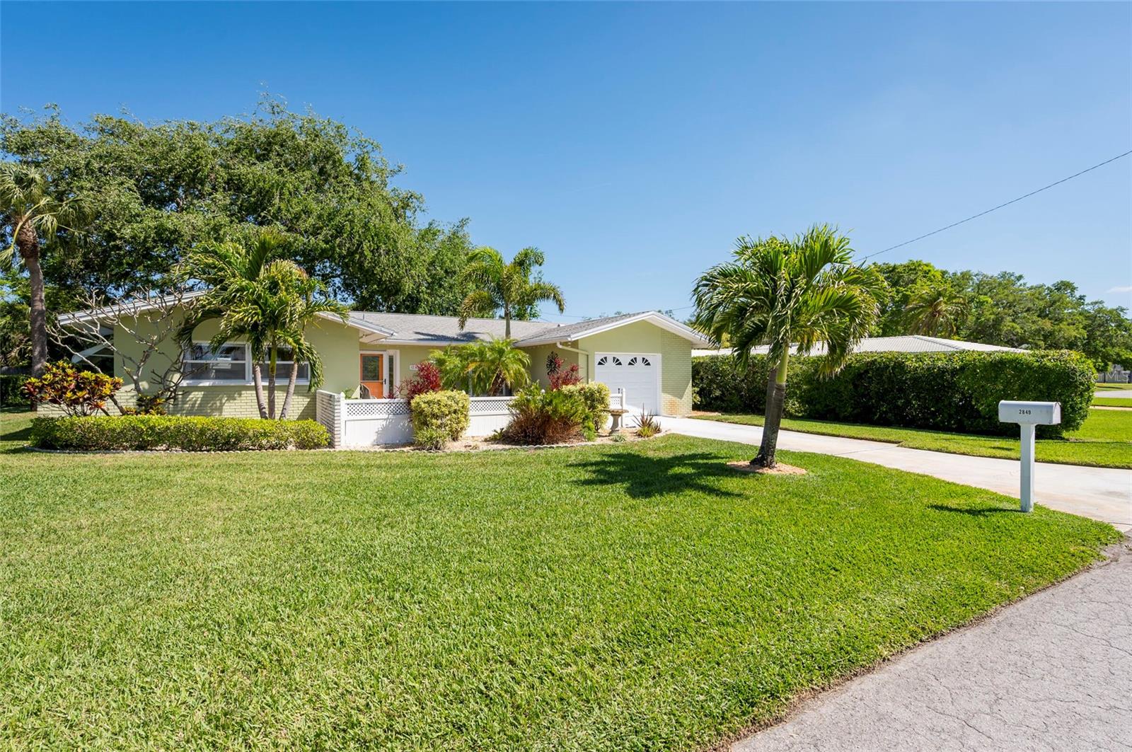 2849 SUNSET BLVD, BELLEAIR BLUFFS, FL, 33770