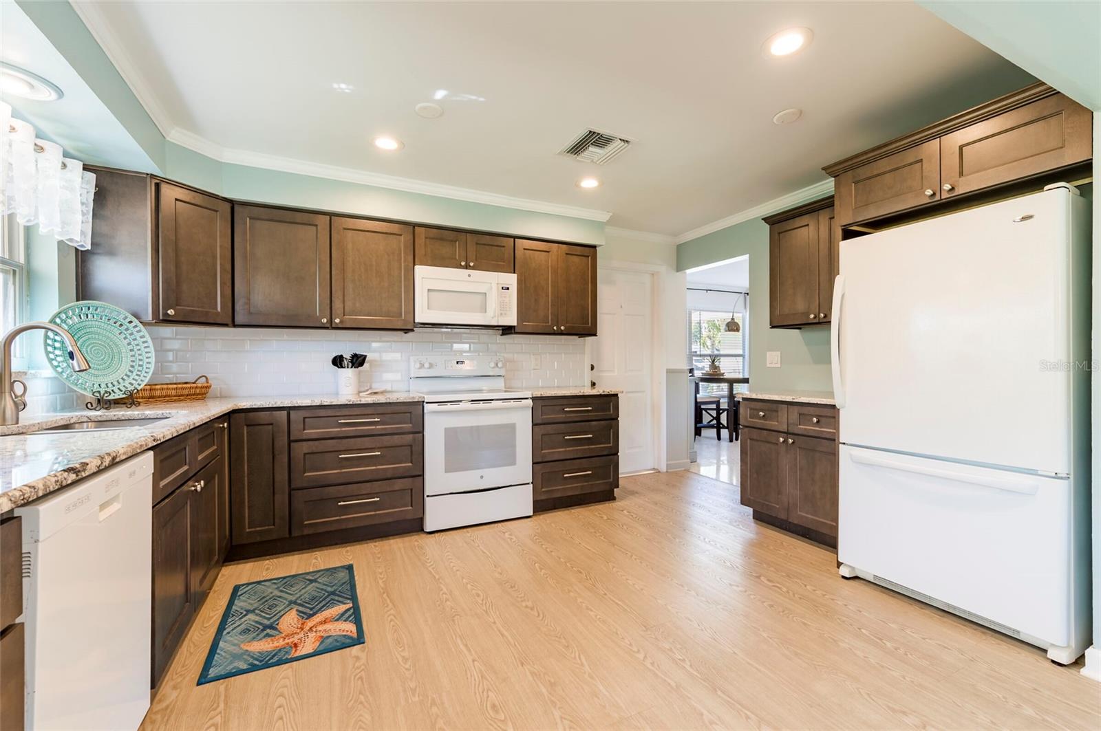 2849 SUNSET BLVD, BELLEAIR BLUFFS, FL, 33770