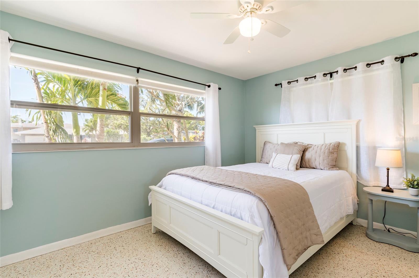 2849 SUNSET BLVD, BELLEAIR BLUFFS, FL, 33770