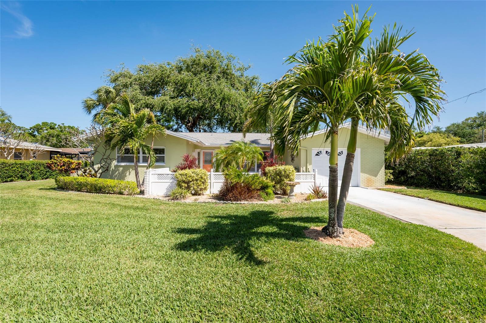 2849 SUNSET BLVD, BELLEAIR BLUFFS, FL, 33770
