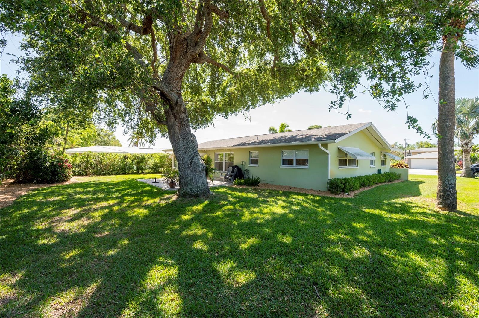 2849 SUNSET BLVD, BELLEAIR BLUFFS, FL, 33770