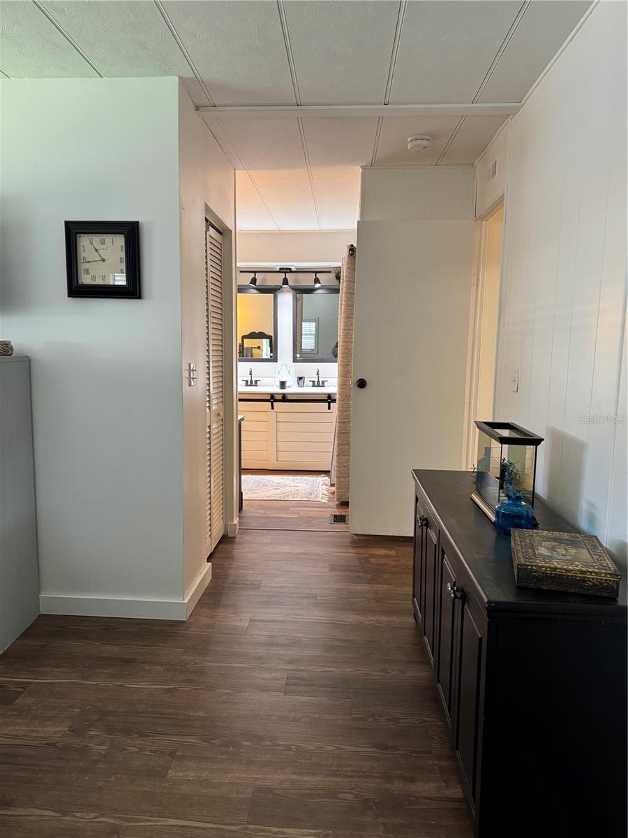 3717 ANCHOR DR, TAMPA, FL, 33611