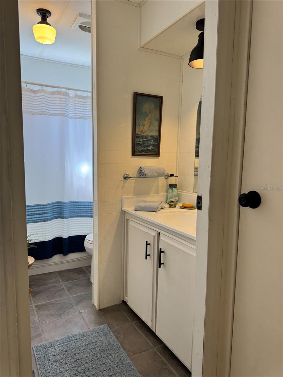 3717 ANCHOR DR, TAMPA, FL, 33611