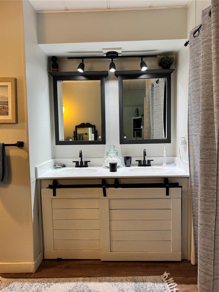 3717 ANCHOR DR, TAMPA, FL, 33611