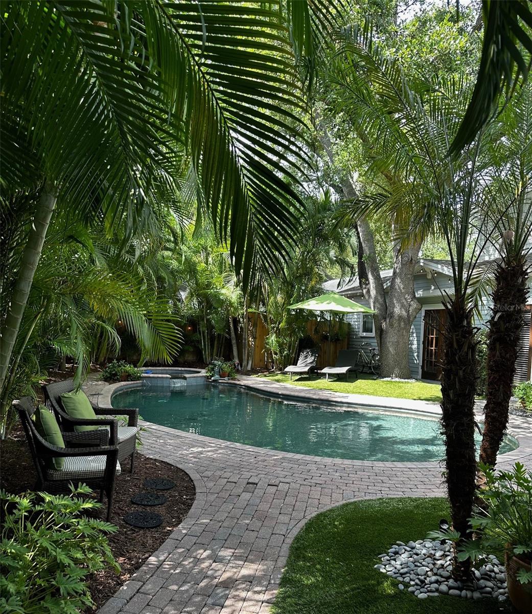 2107 W WATROUS AVE, TAMPA, FL, 33606