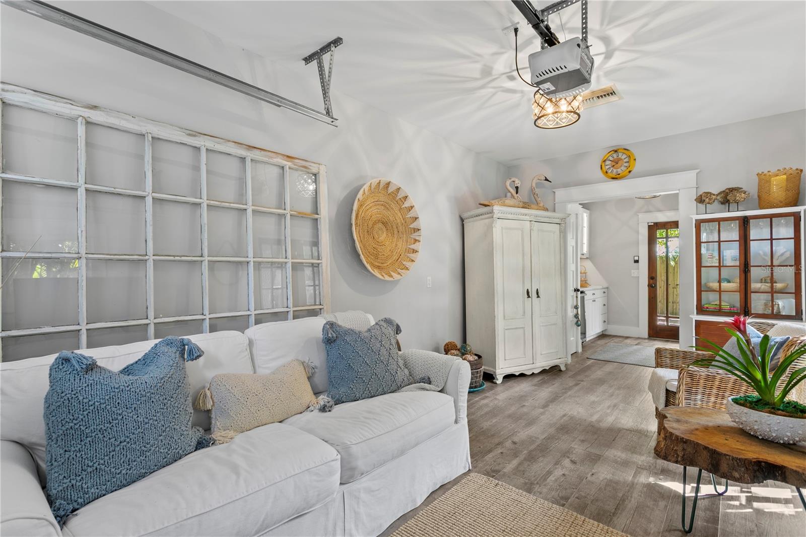 2107 W WATROUS AVE, TAMPA, FL, 33606