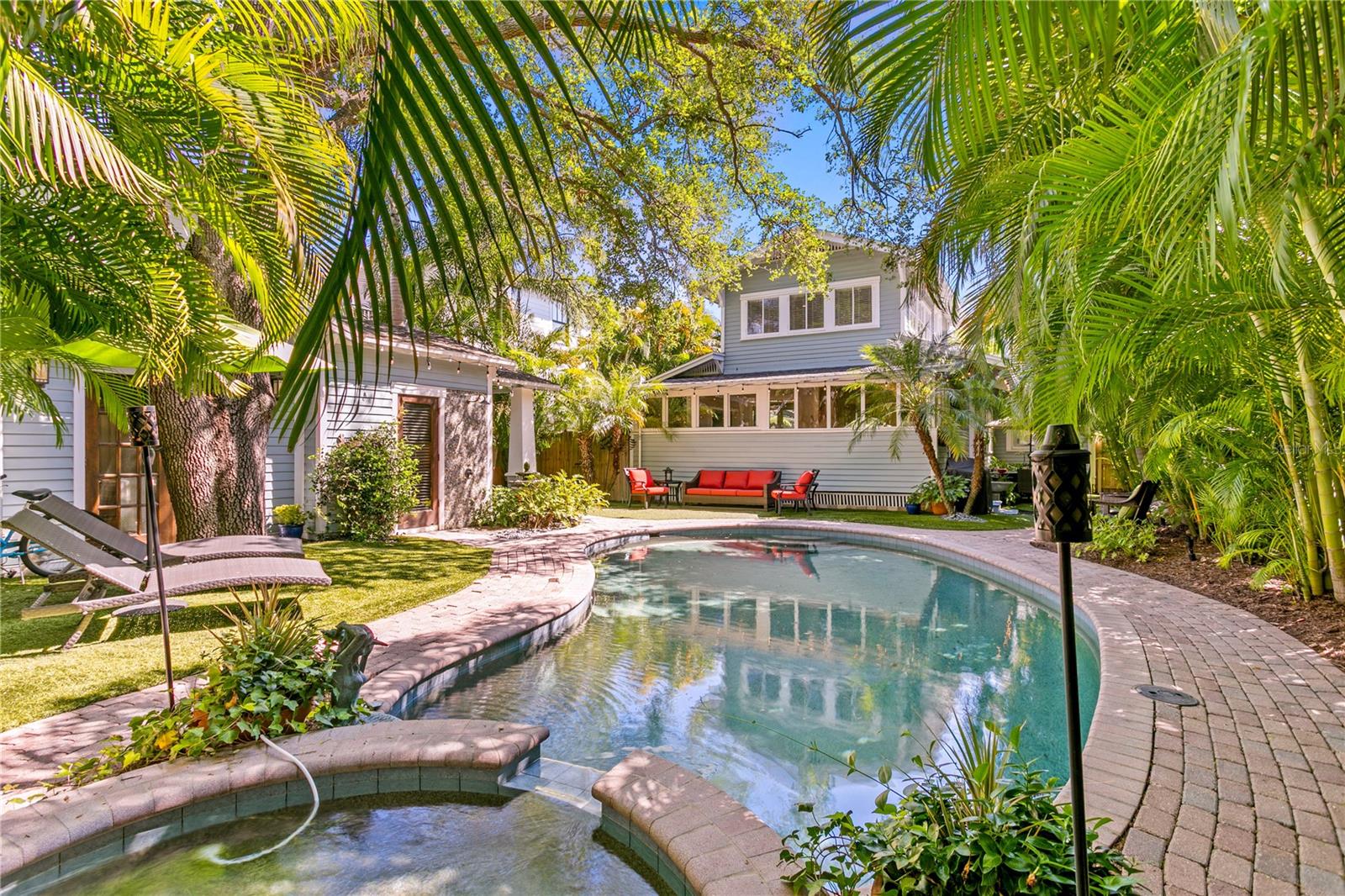 2107 W WATROUS AVE, TAMPA, FL, 33606