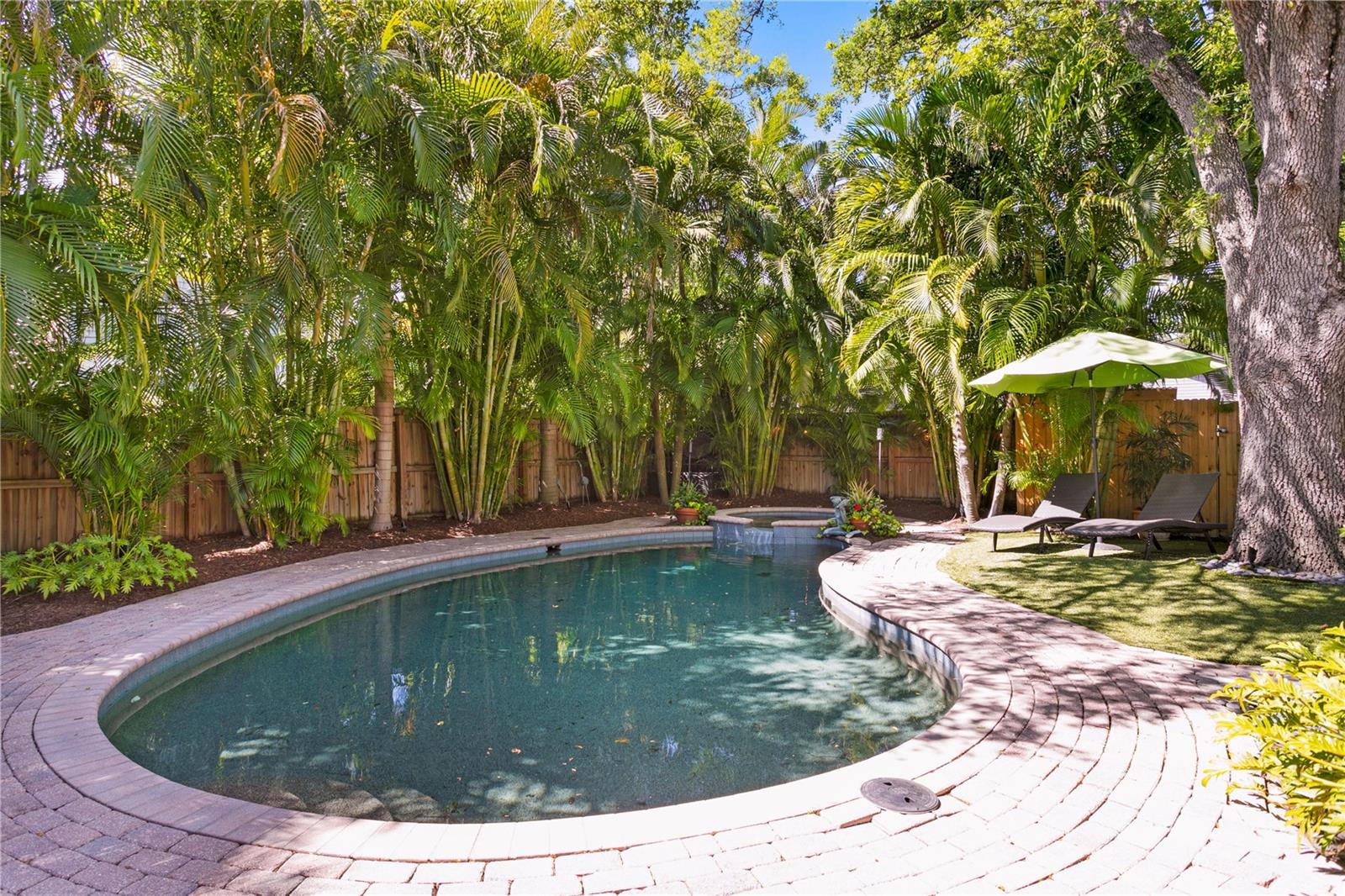 2107 W WATROUS AVE, TAMPA, FL, 33606