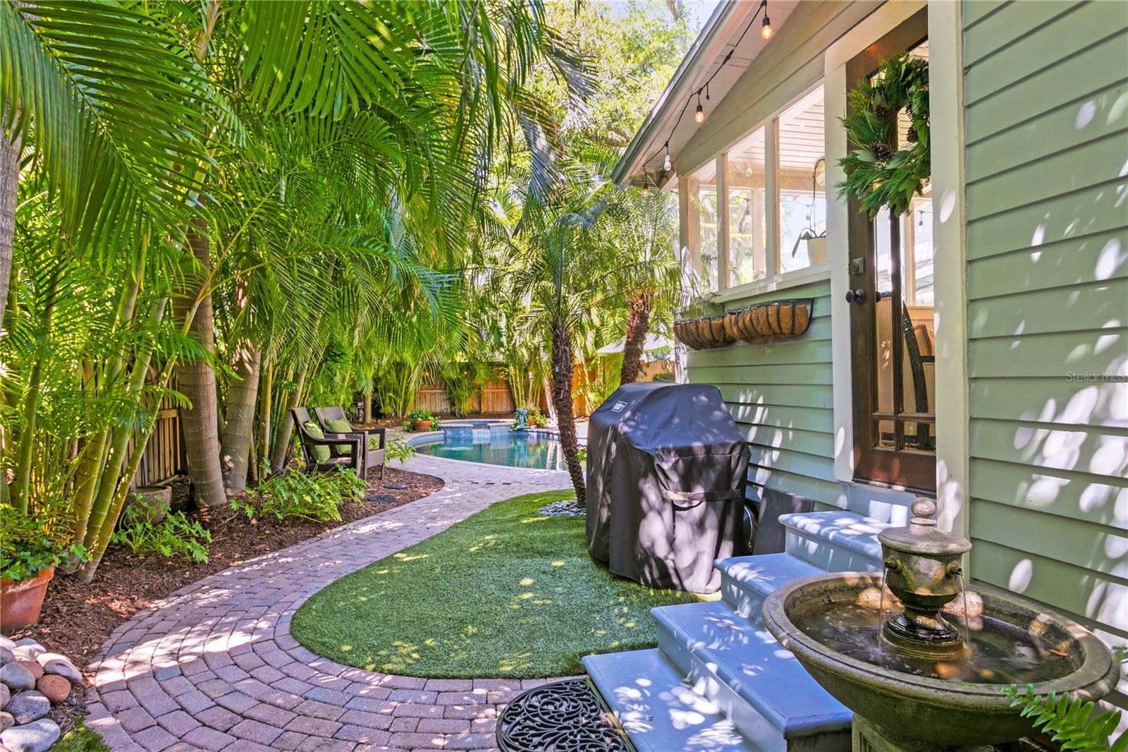 2107 W WATROUS AVE, TAMPA, FL, 33606