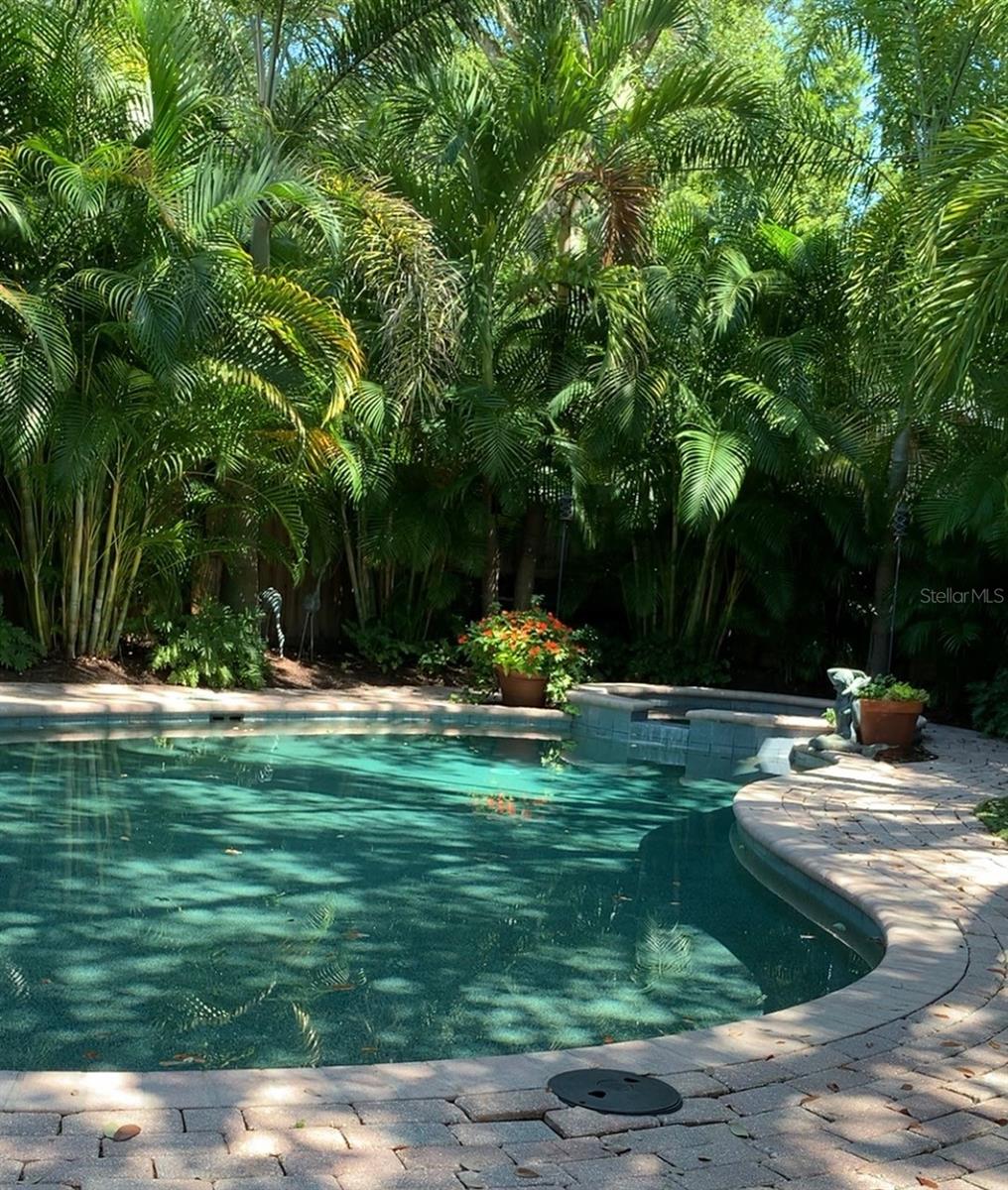 2107 W WATROUS AVE, TAMPA, FL, 33606