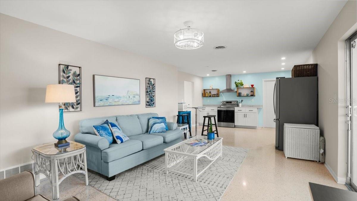 121 ELLICOTT DR, ORMOND BEACH, FL, 32176