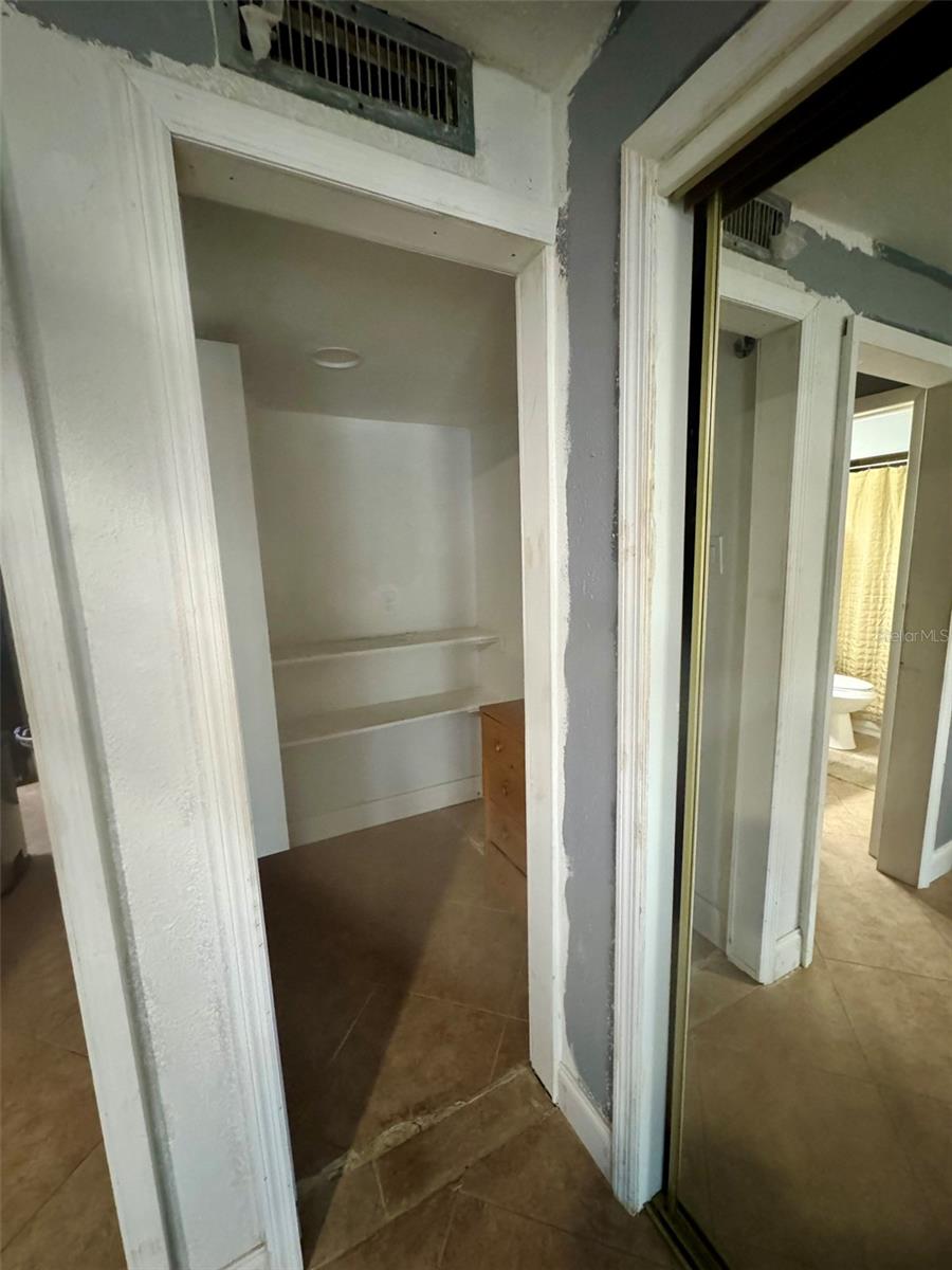 W7874172 Property Photo