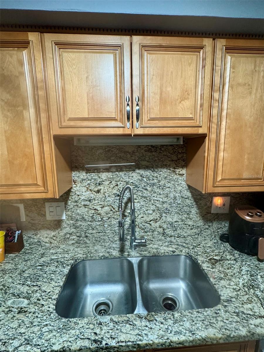 W7874172 Property Photo