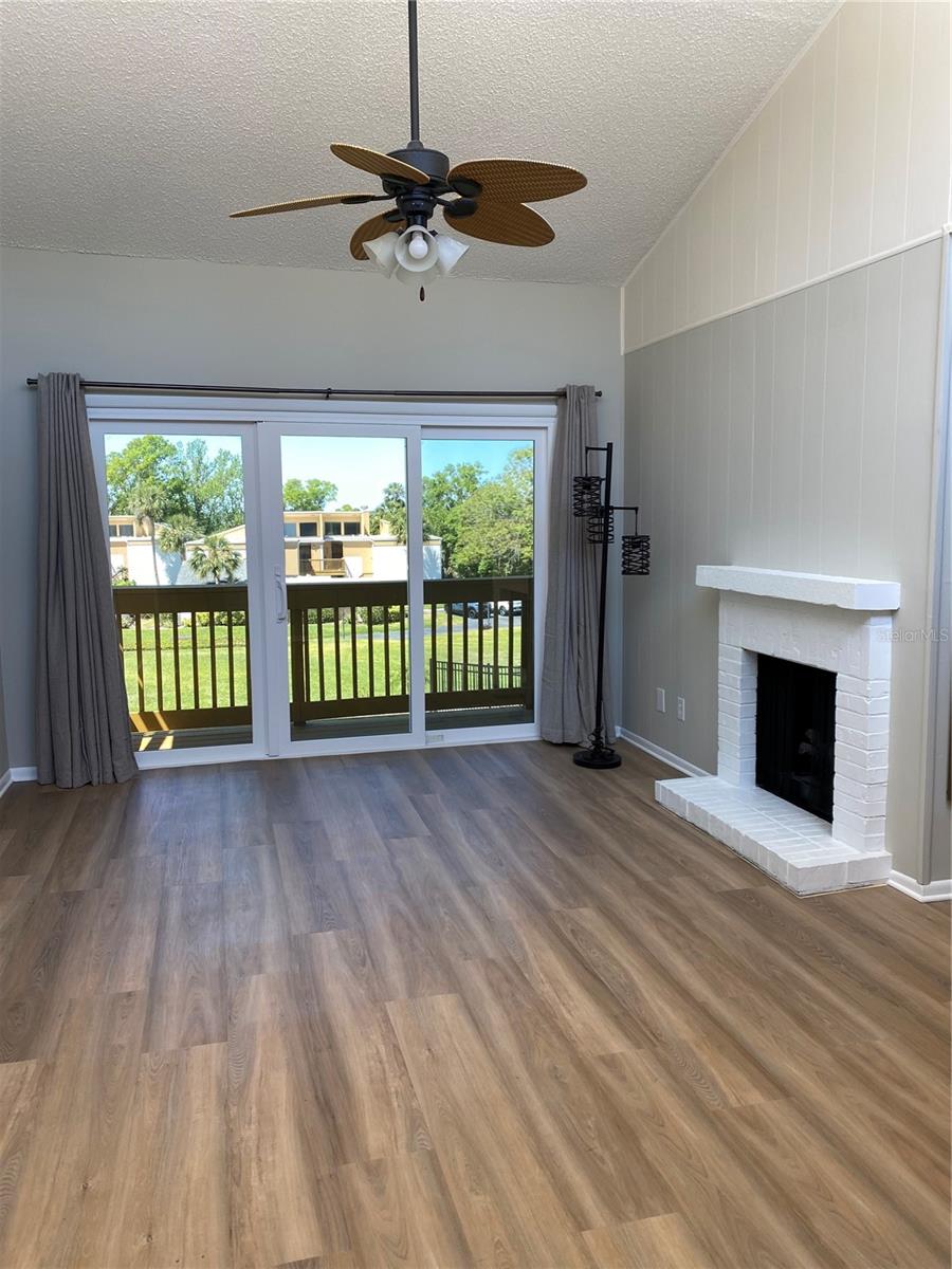 1051 S HIGHLAND ST #5D, MOUNT DORA, FL, 32757