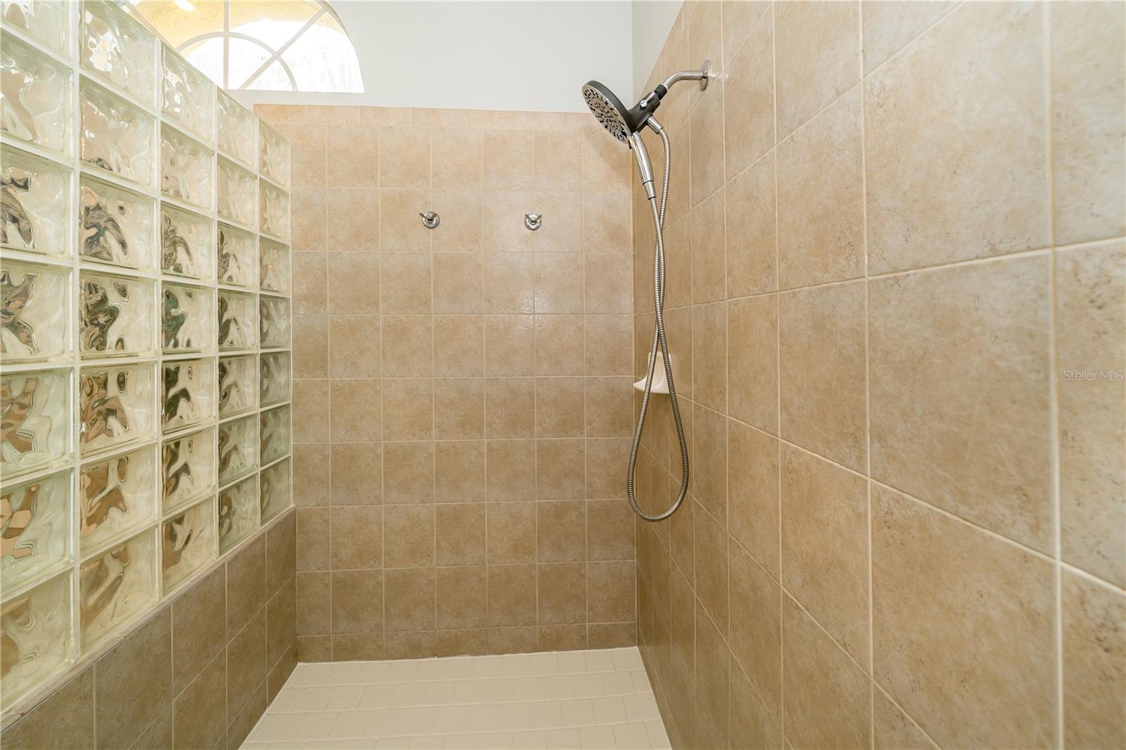 8376 GOLDEN PRAIRIE DR, TAMPA, FL, 33647