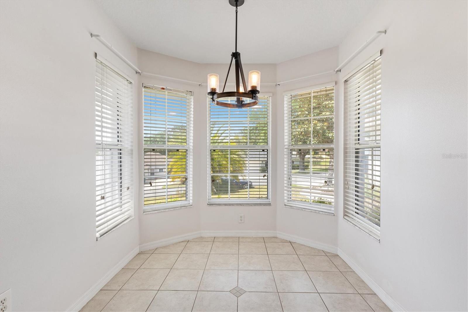 210 FOREST PARK LN, LADY LAKE, FL, 32159