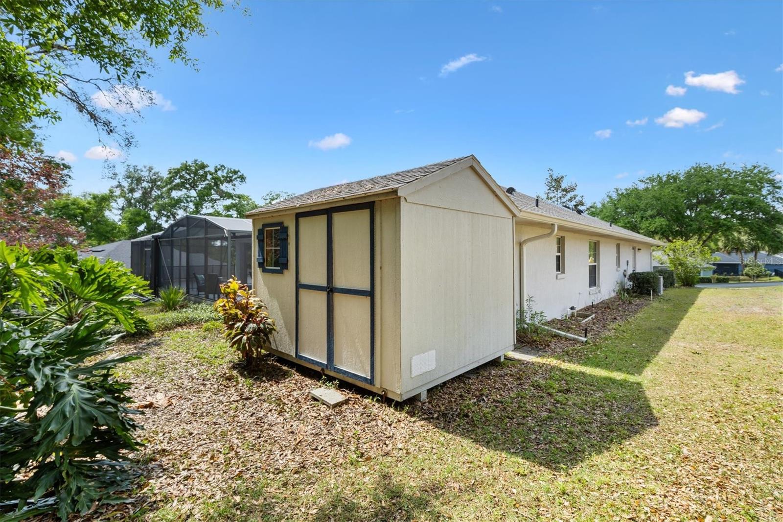 210 FOREST PARK LN, LADY LAKE, FL, 32159