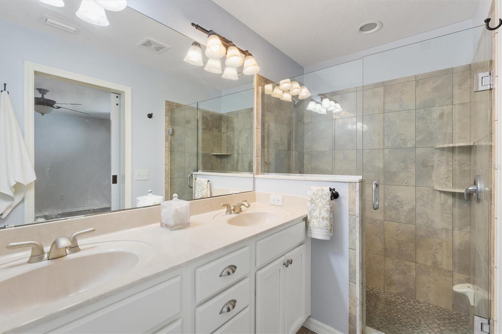 210 FOREST PARK LN, LADY LAKE, FL, 32159