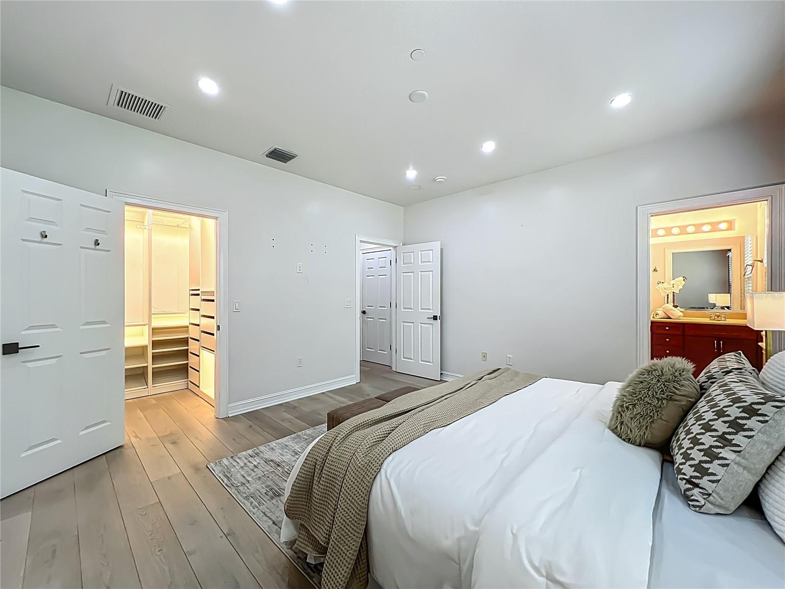 2240 OSPREY AVE, ORLANDO, FL, 32814