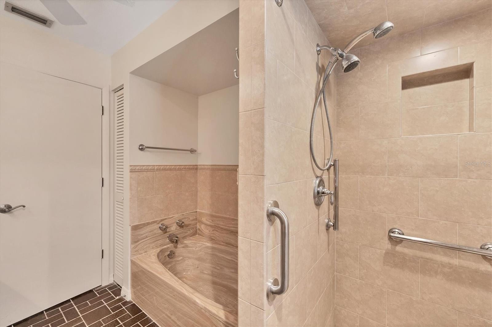 1335 PINEBROOK WAY, VENICE, FL, 34285