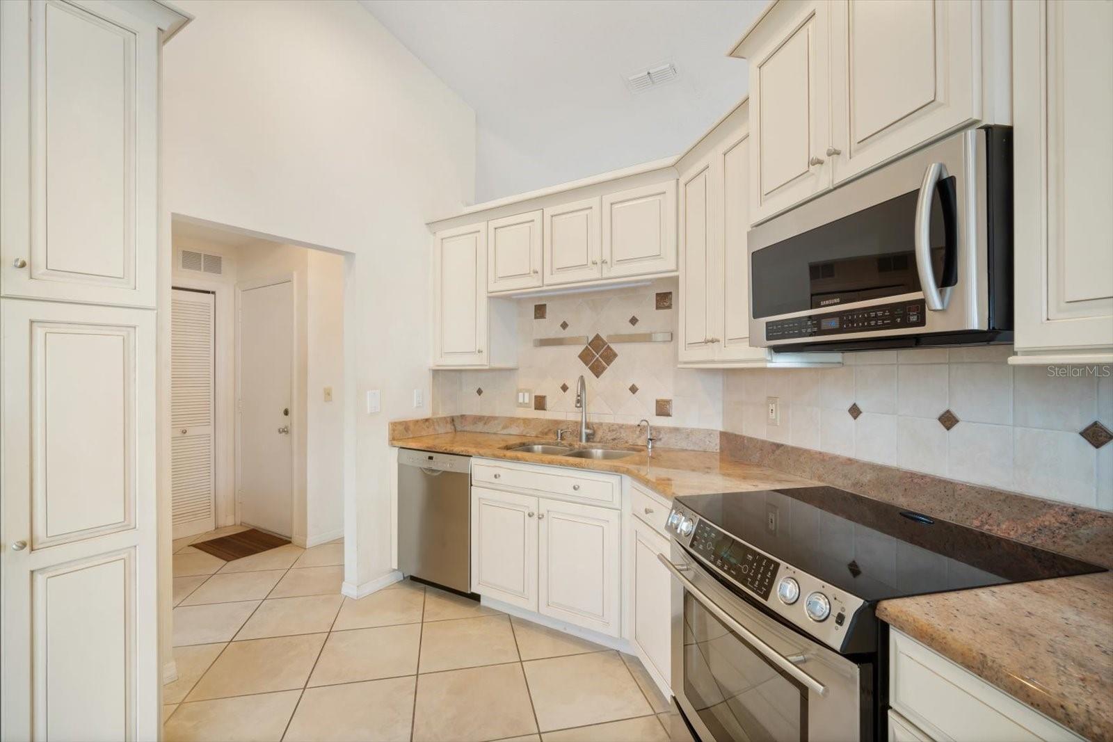 1805 GRANVILLE LN, SUN CITY CENTER, FL, 33573