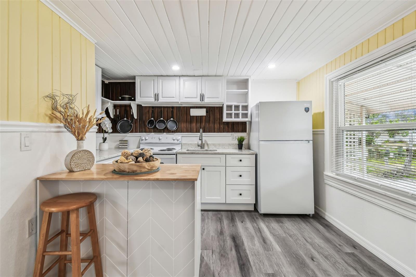 13320 2ND ST E, MADEIRA BEACH, FL, 33708