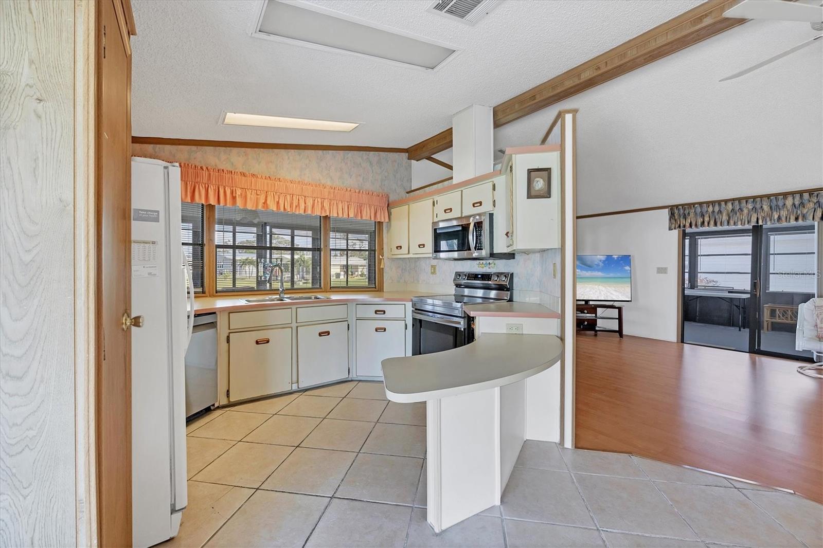 809 TANGERINE WOODS BLVD #215, ENGLEWOOD, FL, 34223