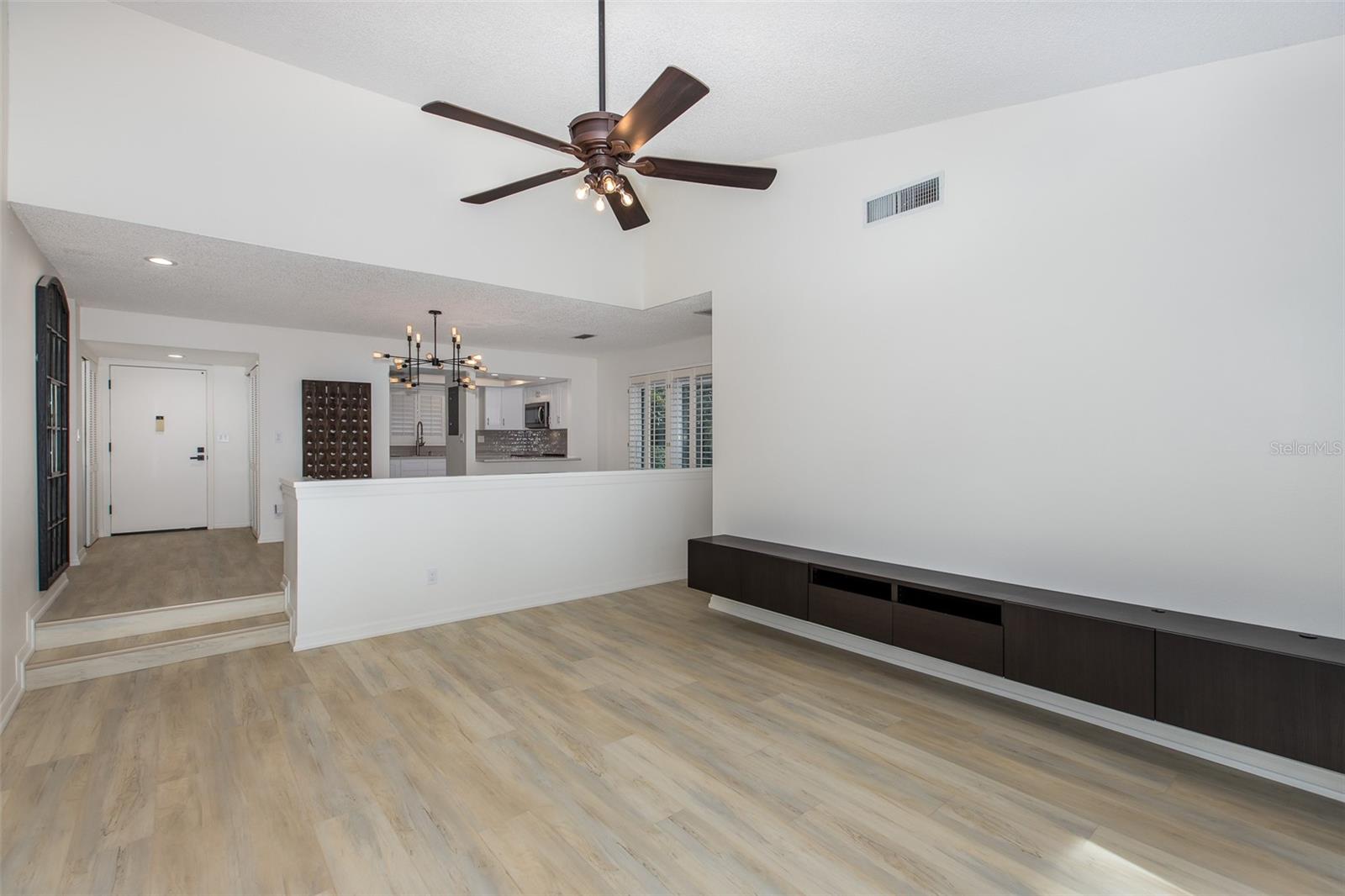 90 S HIGHLAND AVE #9, TARPON SPRINGS, FL, 34689