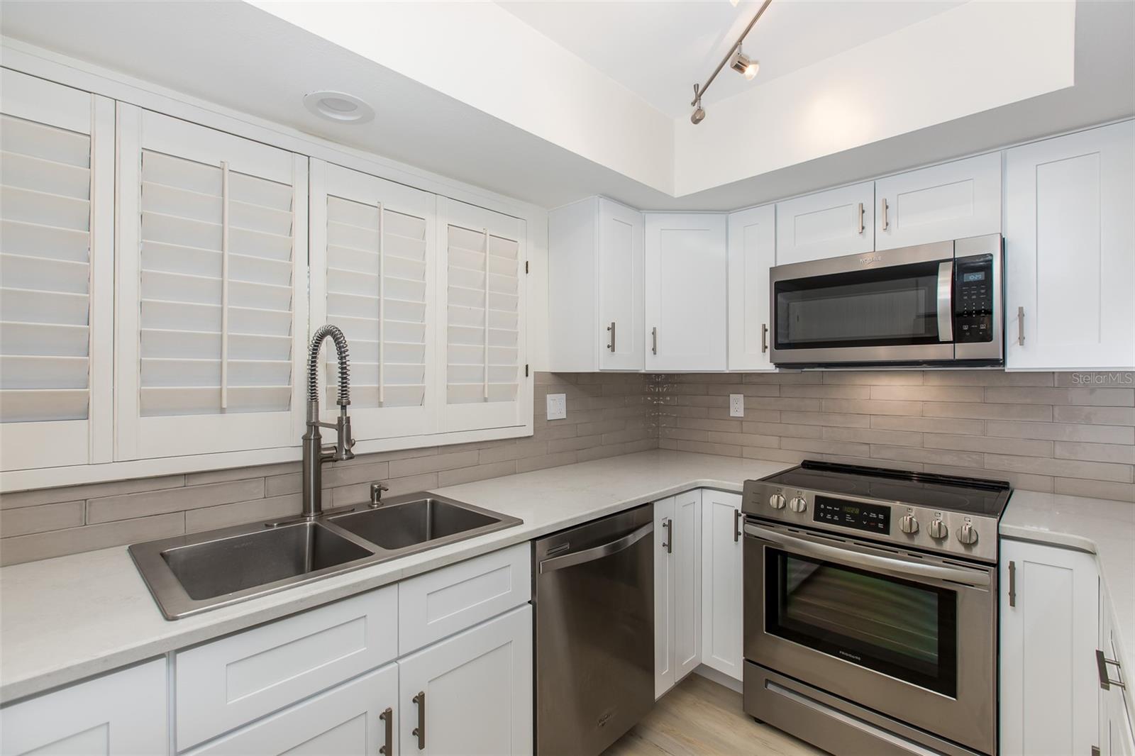 90 S HIGHLAND AVE #9, TARPON SPRINGS, FL, 34689