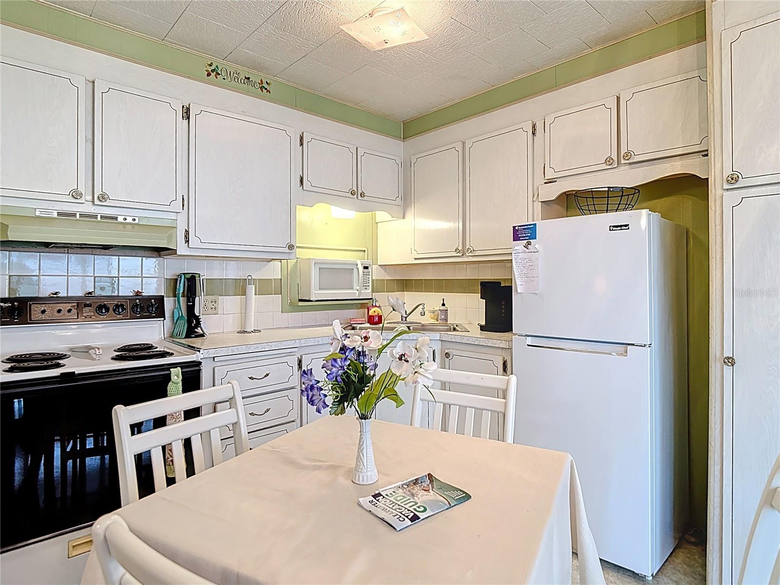 6124 CRESTVIEW LN, ZEPHYRHILLS, FL, 33542