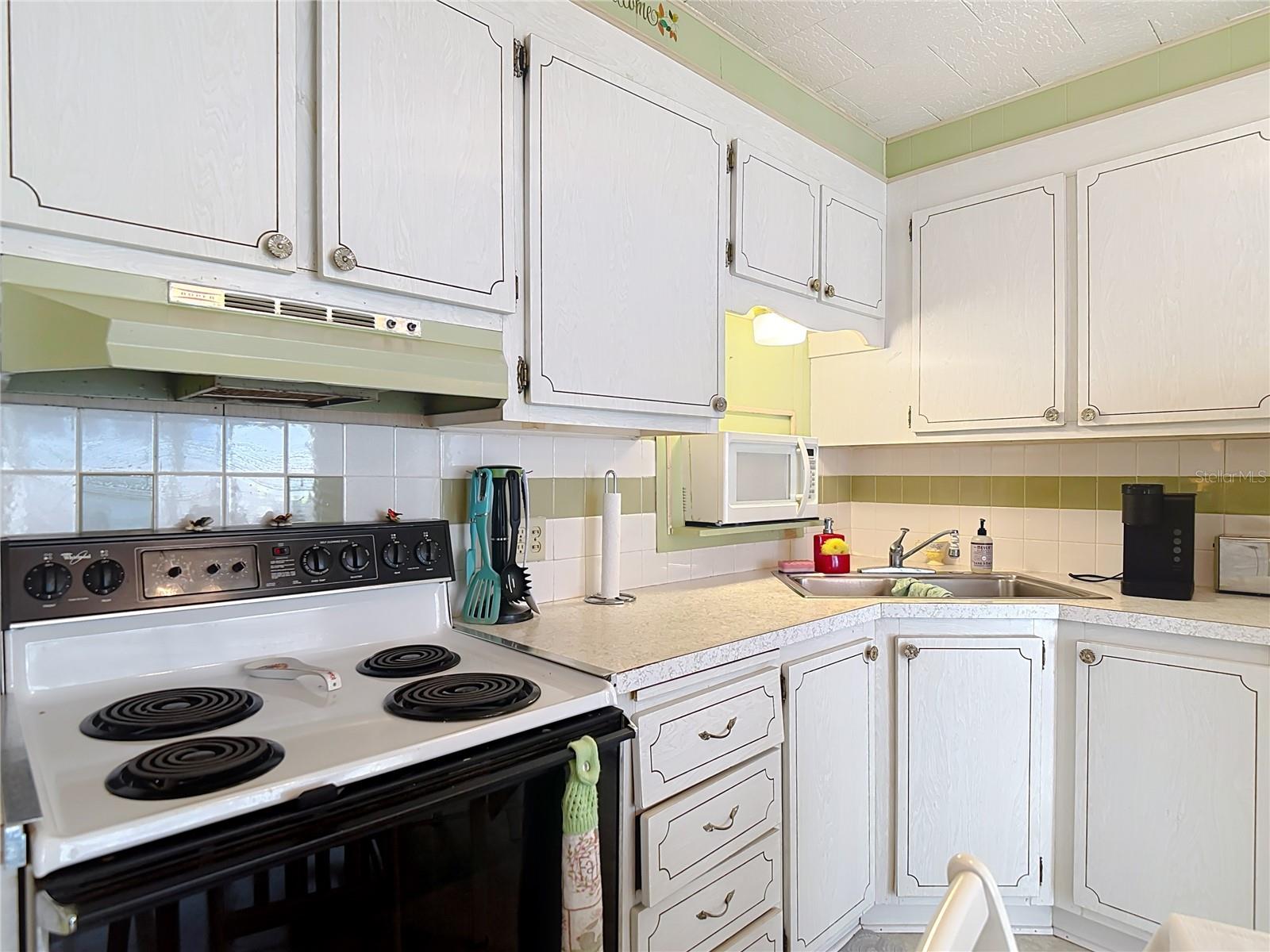 6124 CRESTVIEW LN, ZEPHYRHILLS, FL, 33542