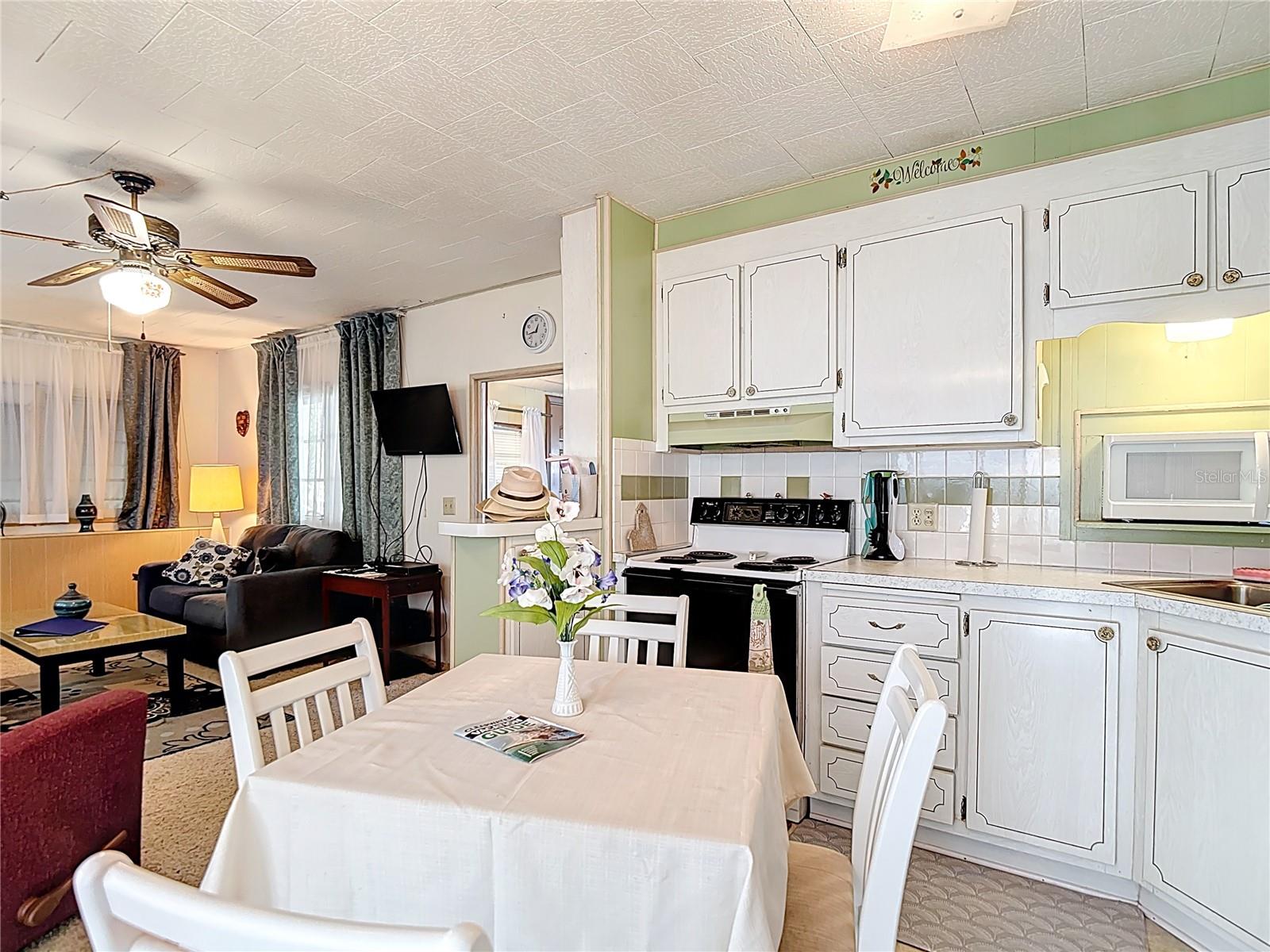6124 CRESTVIEW LN, ZEPHYRHILLS, FL, 33542