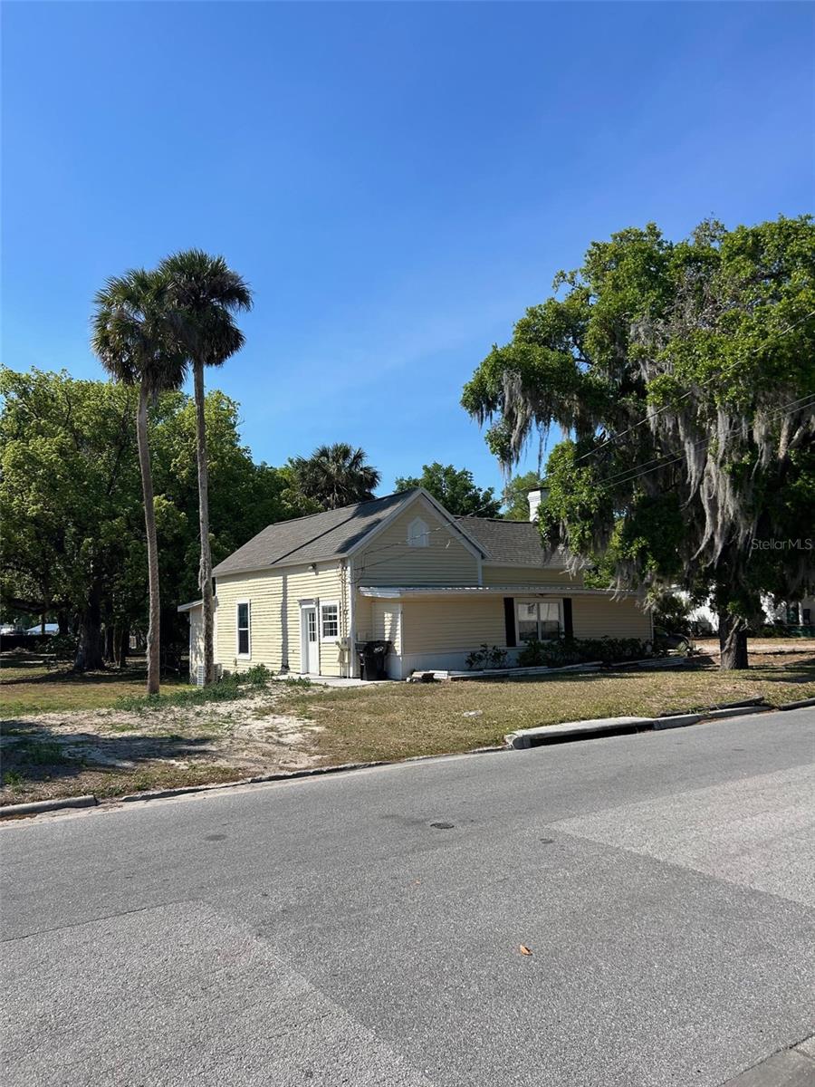 101 N KENTUCKY AVE, UMATILLA, FL, 32784