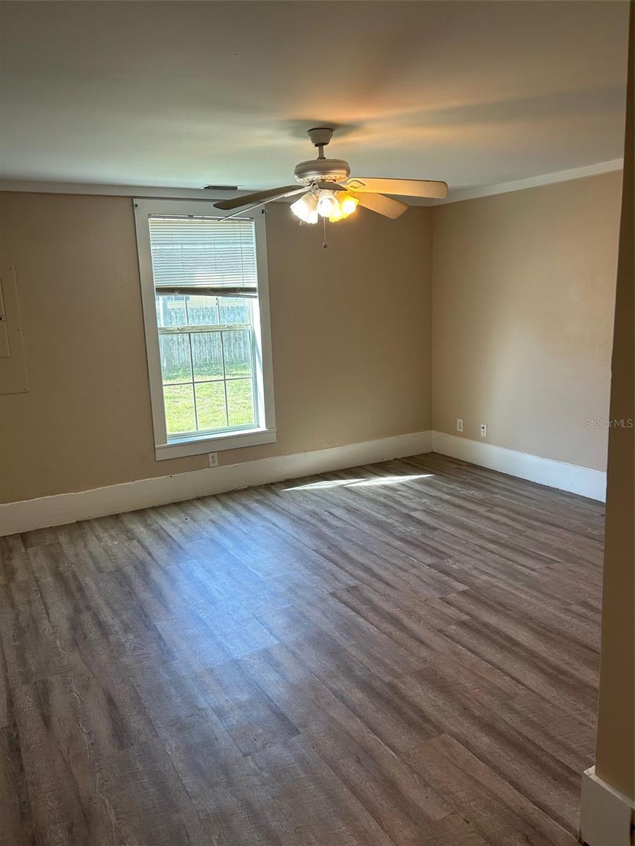 101 N KENTUCKY AVE, UMATILLA, FL, 32784