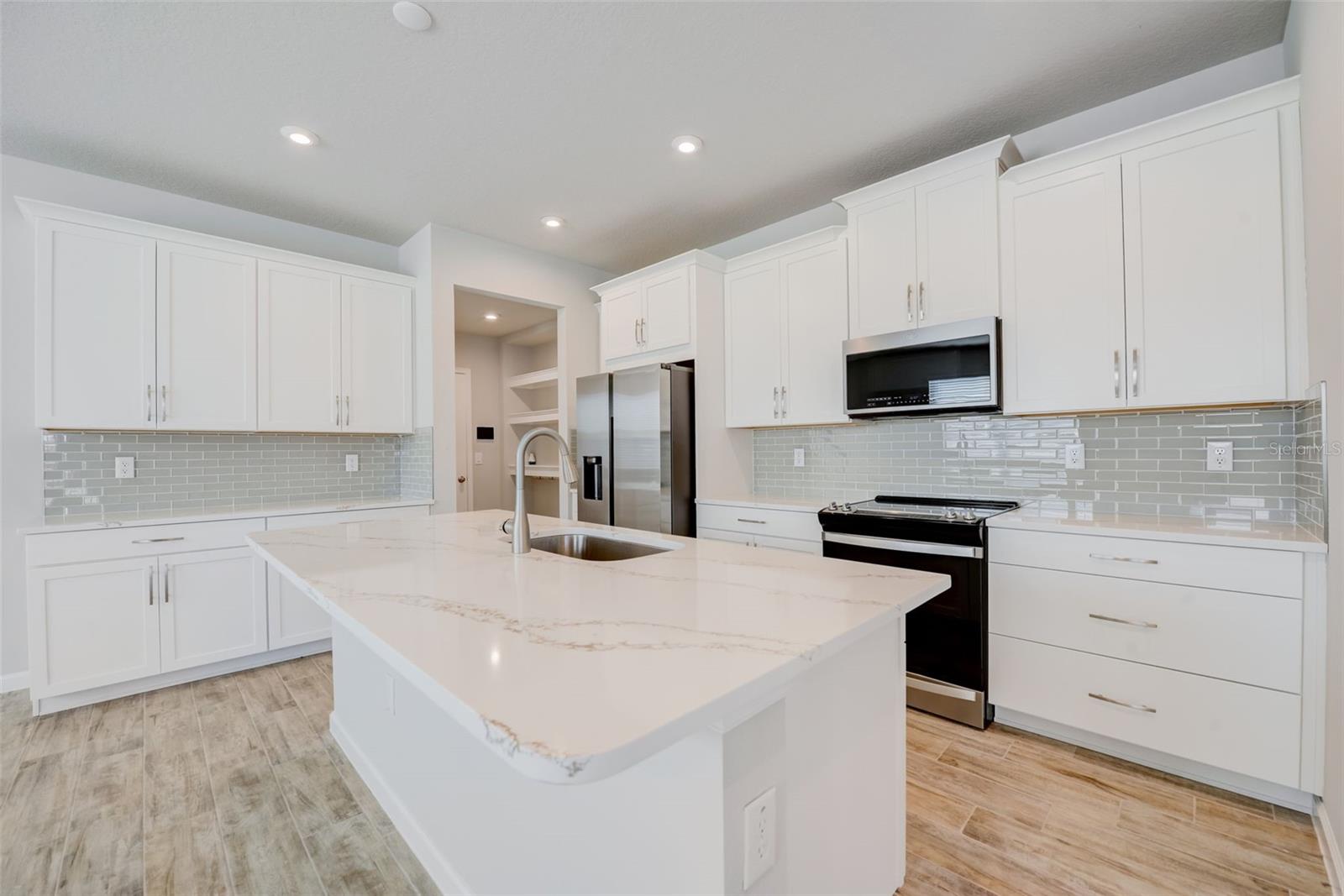 26089 WOVEN WICKER BND, LUTZ, FL, 33559