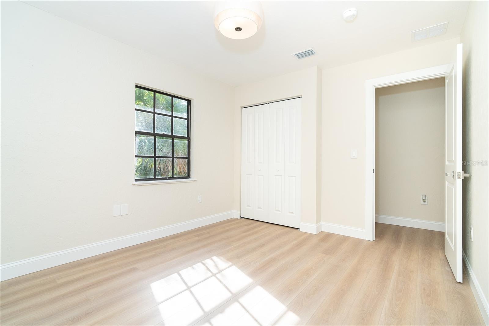 425 LAUREL RD W, NOKOMIS, FL, 34275