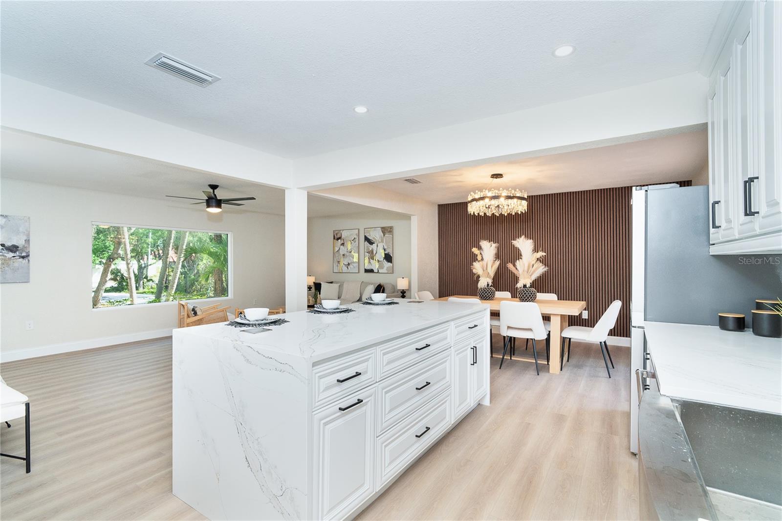 425 LAUREL RD W, NOKOMIS, FL, 34275