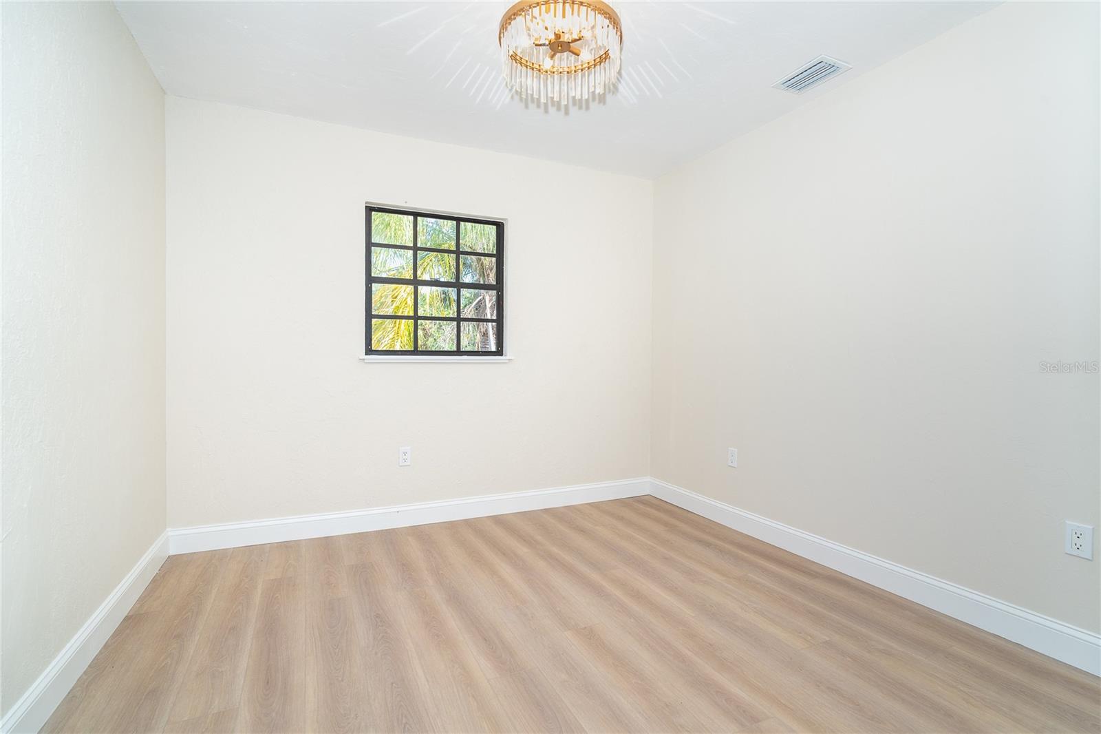 425 LAUREL RD W, NOKOMIS, FL, 34275