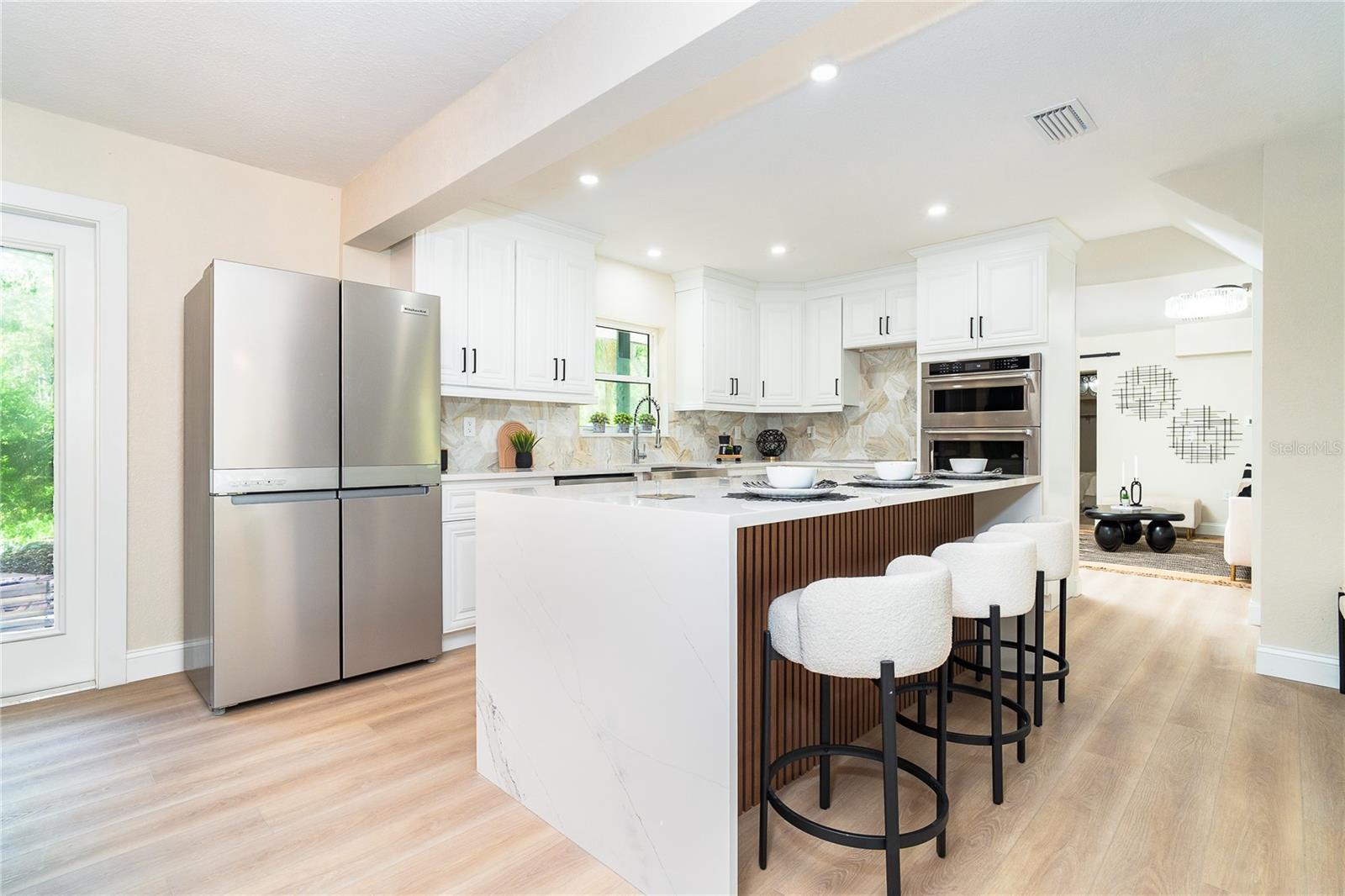 425 LAUREL RD W, NOKOMIS, FL, 34275