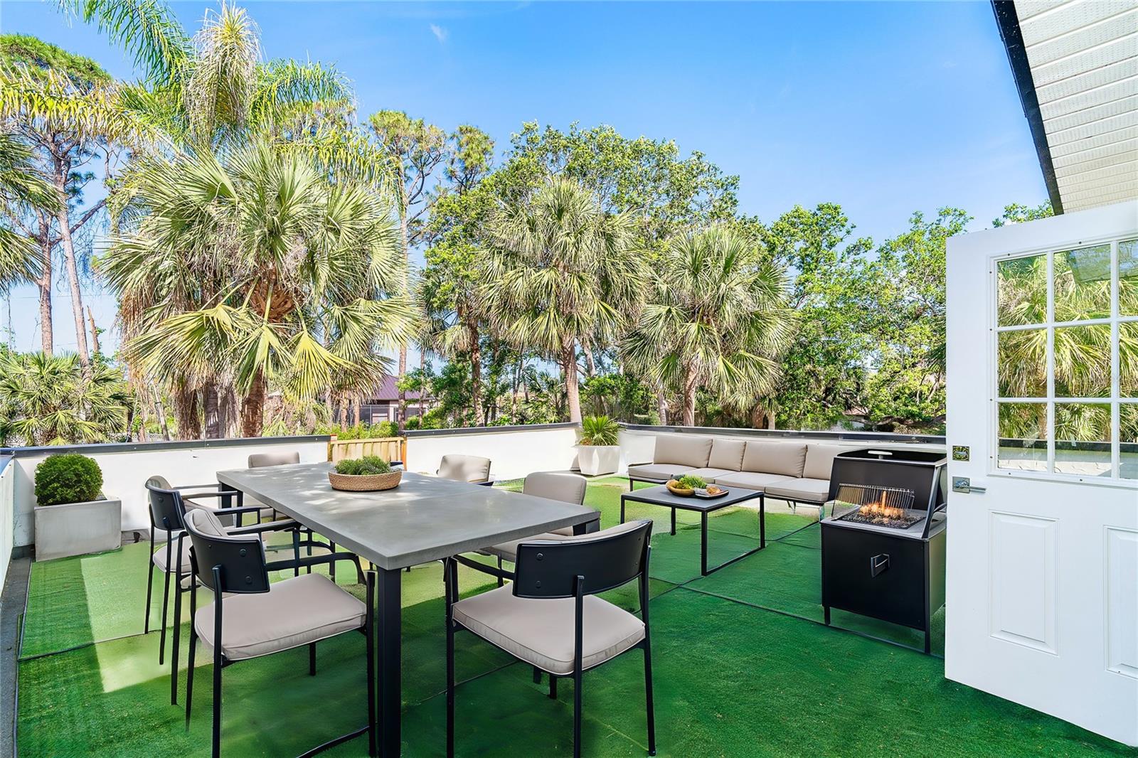 425 LAUREL RD W, NOKOMIS, FL, 34275