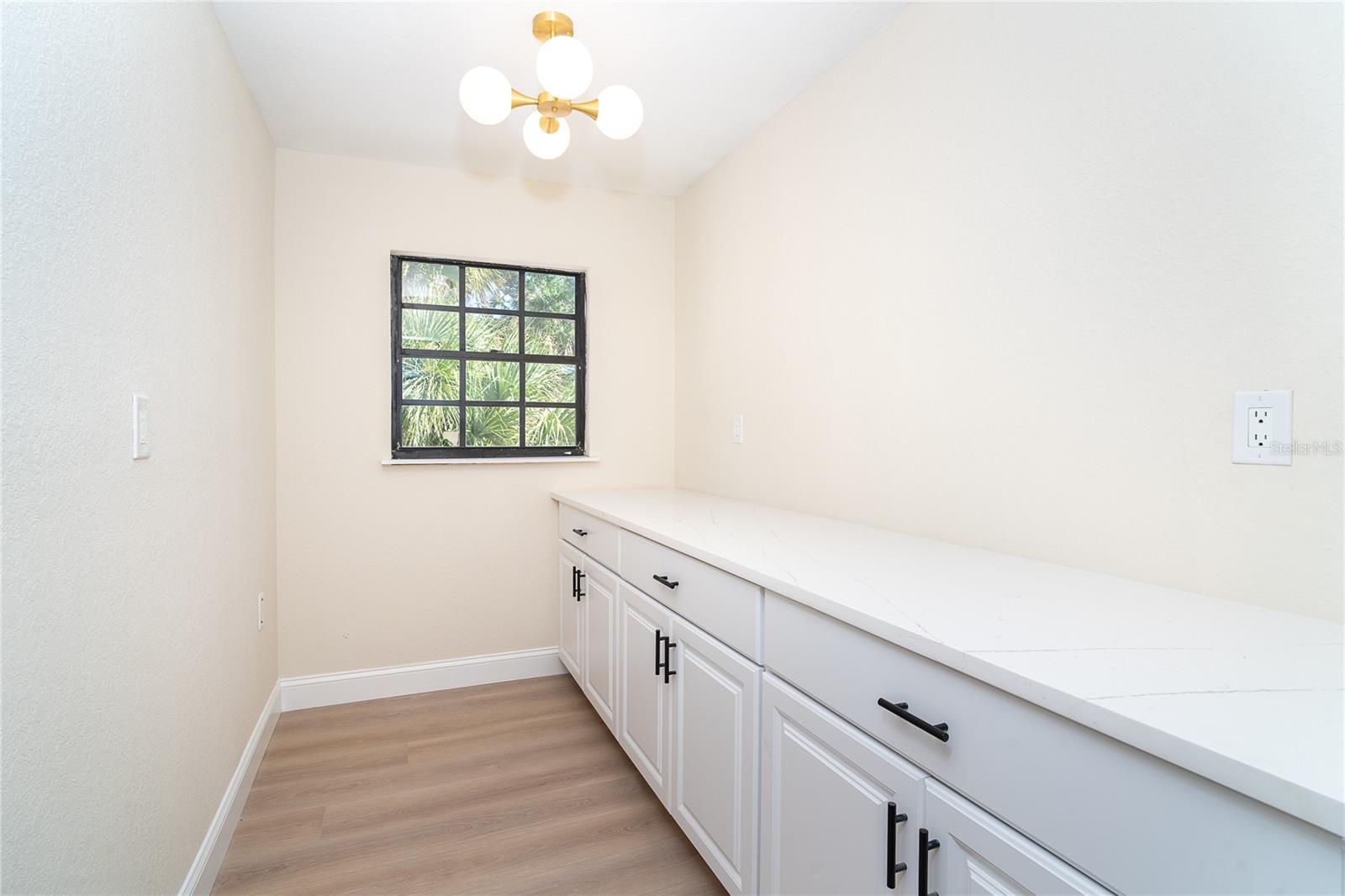 425 LAUREL RD W, NOKOMIS, FL, 34275
