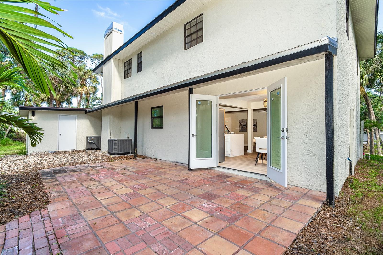 425 LAUREL RD W, NOKOMIS, FL, 34275