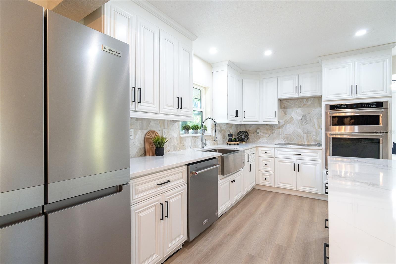 425 LAUREL RD W, NOKOMIS, FL, 34275