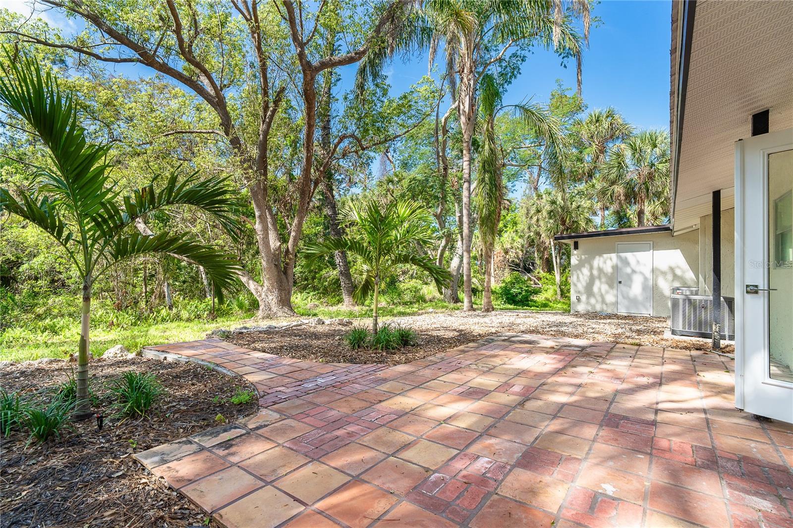 425 LAUREL RD W, NOKOMIS, FL, 34275