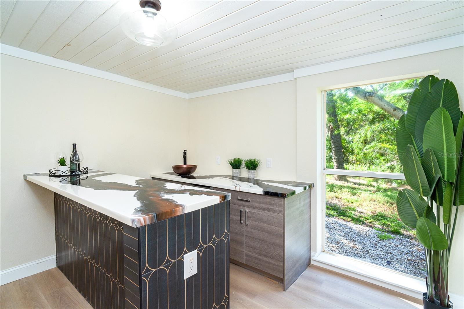 425 LAUREL RD W, NOKOMIS, FL, 34275
