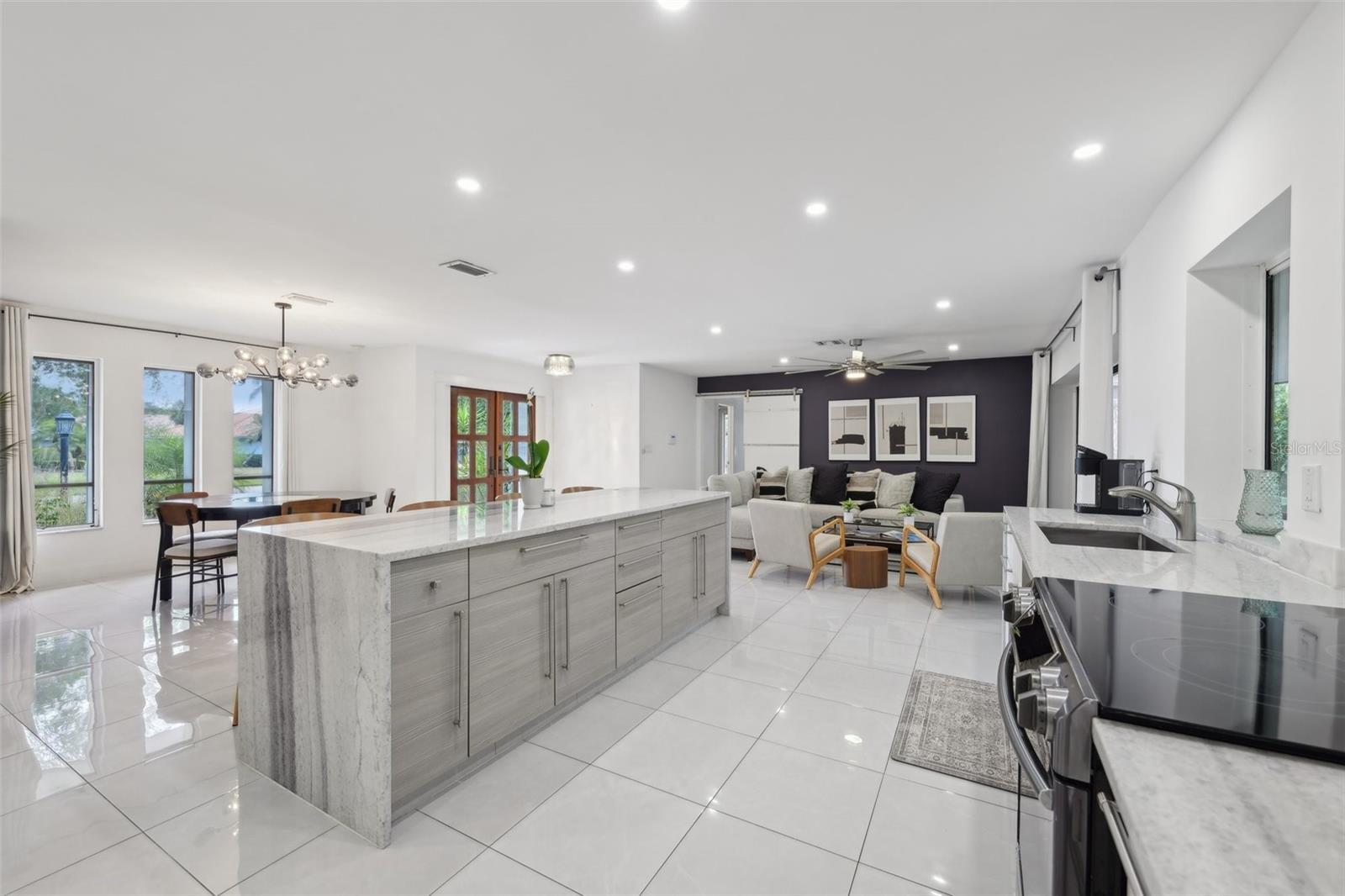 155 OLD TAMIAMI TRL, NAPLES, FL, 34110