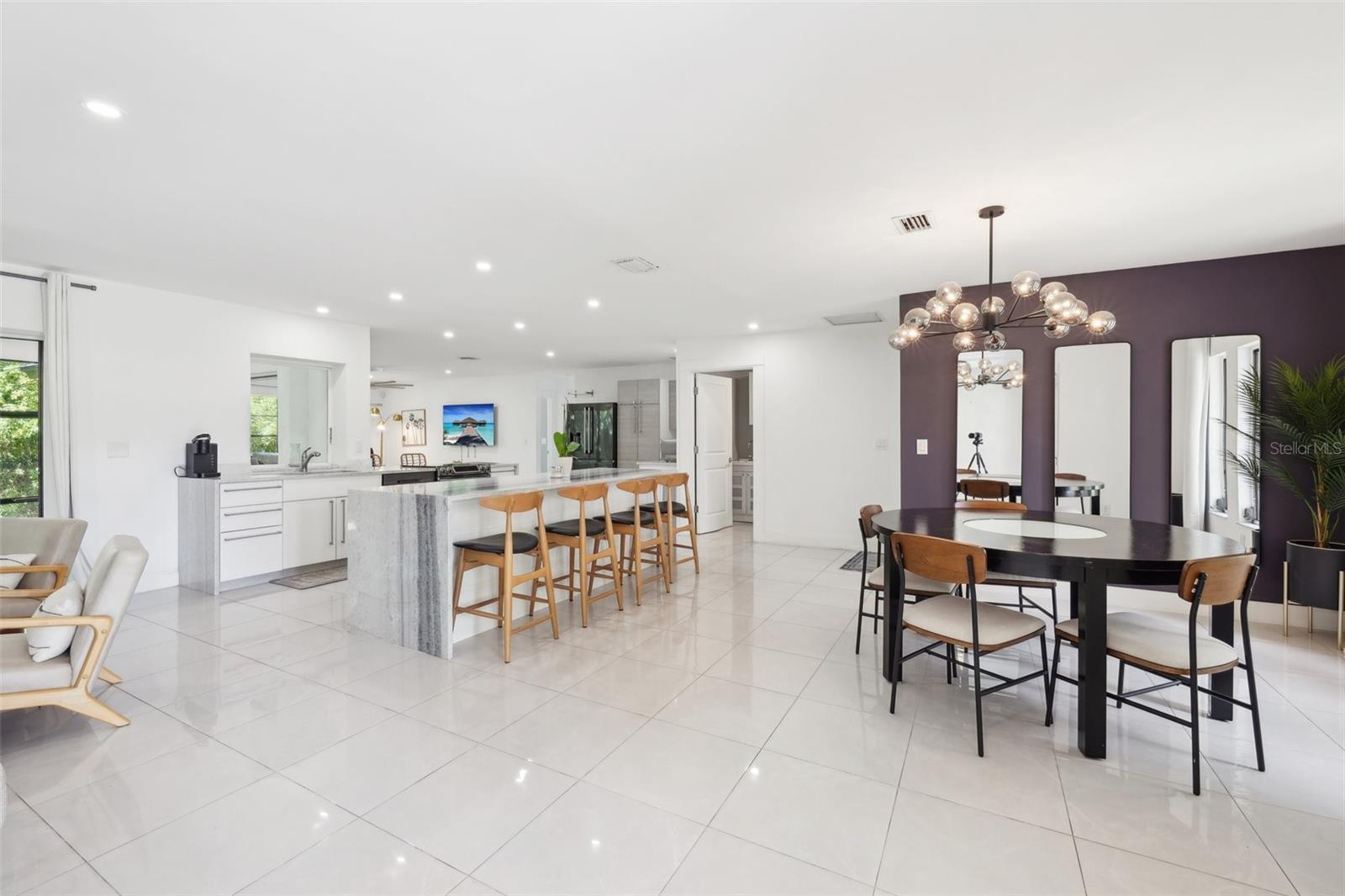 155 OLD TAMIAMI TRL, NAPLES, FL, 34110