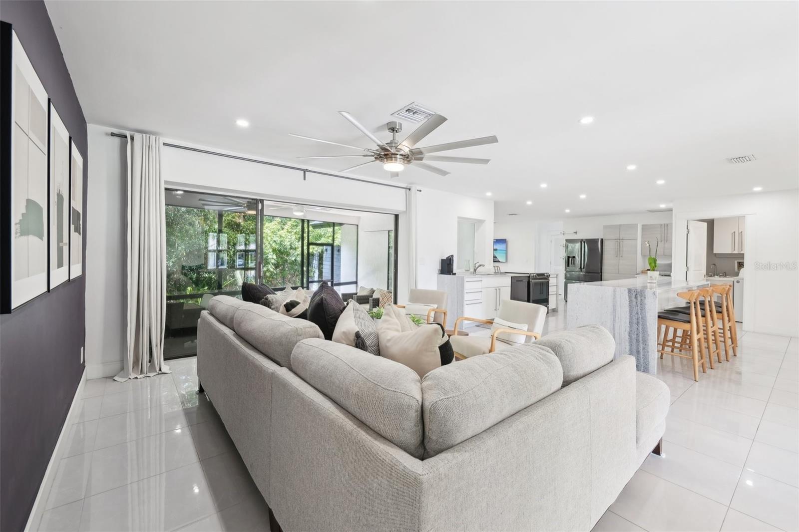 155 OLD TAMIAMI TRL, NAPLES, FL, 34110